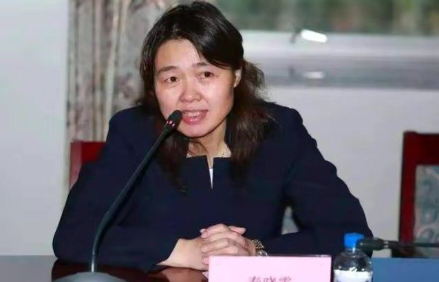 放荡老师张开双腿任我玩动图